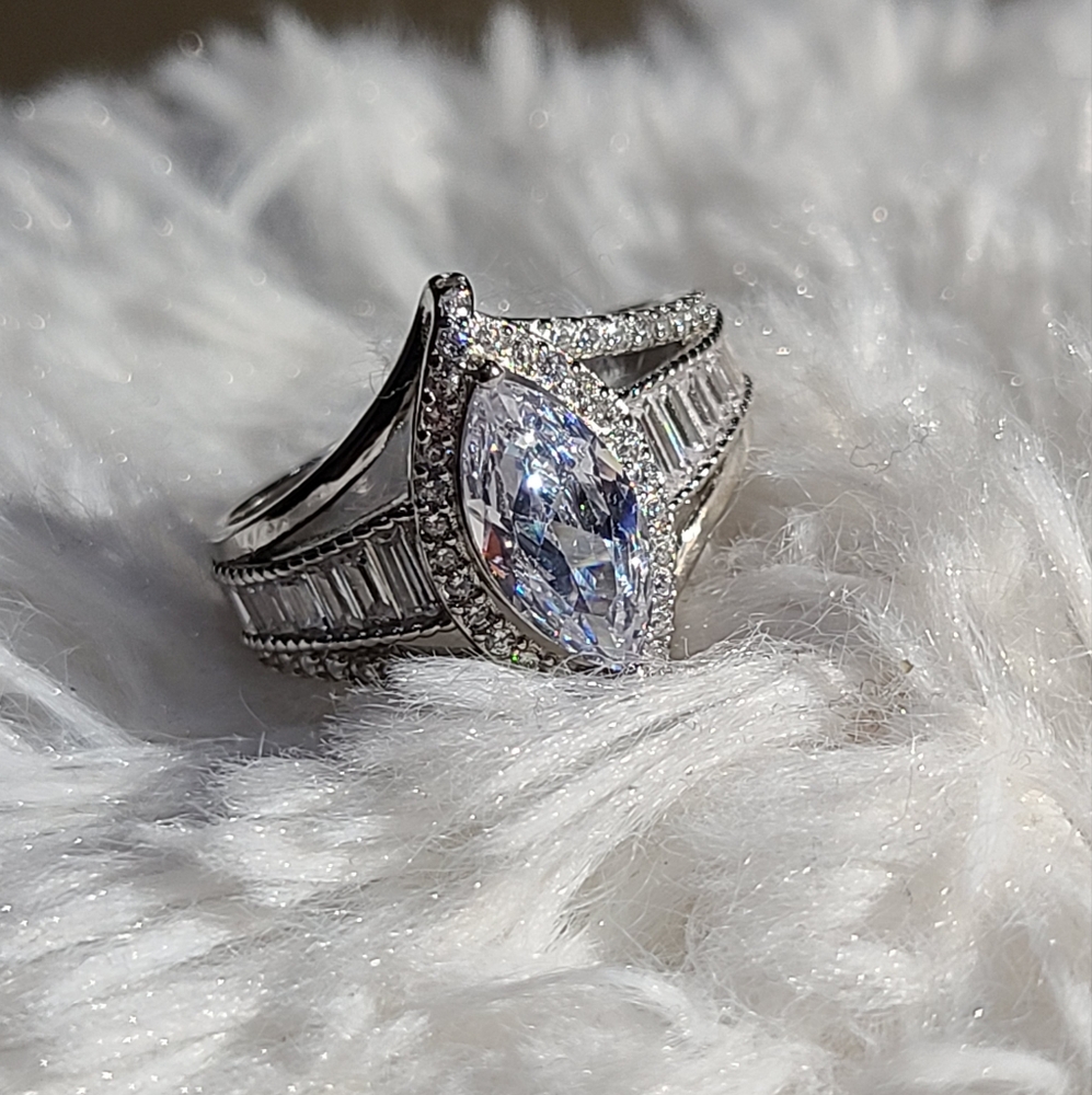 Elegant Sterling Silver Sz 9 Women's Ring